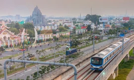 Tái hiện Metro Bến Thành - Suối Tiên bằng trái cây đặc sản 