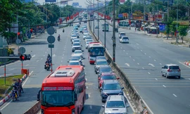 Hình ảnh đối lập ở cửa ngõ phía Tây TPHCM