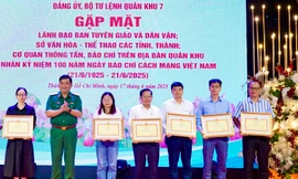 Bộ Tư lệnh Quân khu 7 gặp gỡ cơ quan thông tấn, báo chí