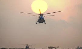 Phi đội trực thăng đón ánh bình minh