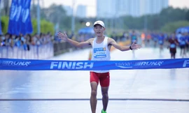 'Ông hoàng marathon' Hoàng Nguyên Thanh tiếp tục thống trị cự ly 21km