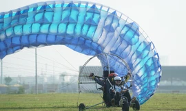 Chi gần 3 triệu đồng bay dù lượn ngắm TPHCM