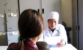  Tư vấn dự phòng lây truyền HIV từ mẹ sang con. Ảnh: Thùy Chi