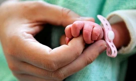 Mẹ nhiễm HIV vẫn có thể sinh con khỏe mạnh, không bị nhiễm HIV?. 