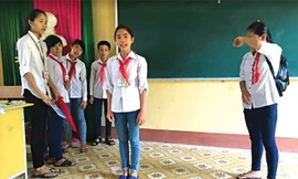 Một buổi tập huấn cho trẻ em về kỹ năng chăm sóc trẻ em bị ảnh hưởng bởi HIV/AIDS, phòng chống kỳ thị, phân biệt đối xử.