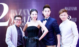 Vân Ngô vai trần sexy, Đỗ Mạnh Cường lại mặc váy