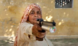 Nữ xạ thủ 'bách phát bách trúng' 78 tuổi