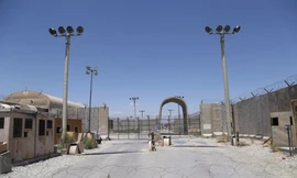 Lối vào phi trường Bagram. (Ảnh: Xinhua)