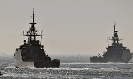 Hai tàu chiến Anh lên đường đến châu Á