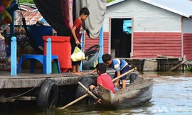 Có khoảng 2.000 ngôi nhà ở xóm nhà nổi Phat Sanday. (Ảnh: CNA)