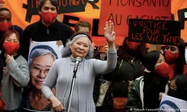 Bà Trần Tố Nga trong một cuộc vận động ủng hộ. (Ảnh: AP)