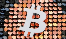 Giá Bitcoin đã giảm 1/4 từ khi tỷ phú Elon Musk tuyên bố dừng chấp nhận đồng tiền này làm phương tiện thanh toán. (Ảnh: Reuters)