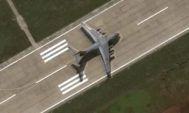 Hình ảnh chiếc Y-20 trên đá Chữ Thập