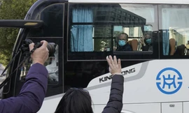 Nhóm chuyên gia của WHO đã kết thúc thời gian cách ly để bắt đầu cuộc điều tra ở Vũ Hán. (Ảnh: AP)