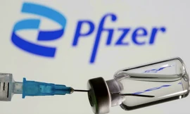 Một liều vắc xin Pfizer. (Ảnh: Reuters)