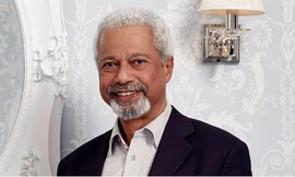 Tiểu thuyết gia Abdulrazak Gurnah. (Ảnh: FT)