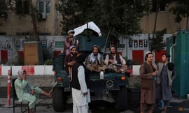 Các tay súng Taliban trên con phố ở thủ đô Kabul. (Ảnh: Reuters)