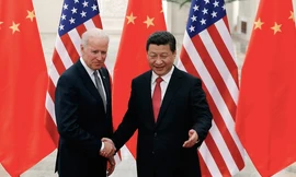 Ông Joe Biden gặp Chủ tịch Trung Quốc Tập Cận Bình năm 2013. (Ảnh: Reuters)