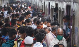 Ấn Độ đang lo hứng làn sóng thứ ba do biến chủng Omicron. (Ảnh: Reuters)