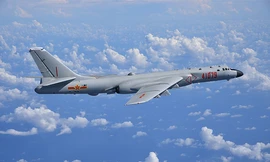 Oanh tạc cơ H-6K của Trung Quốc (Ảnh: PLA)