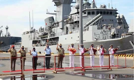 Lễ đón chính thức nhóm tàu tại cảng Cam Ranh. (Ảnh: ĐSQ Úc)