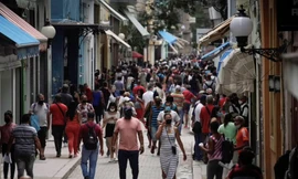 Trên một con phố ở Havana. (Ảnh: Reuters)