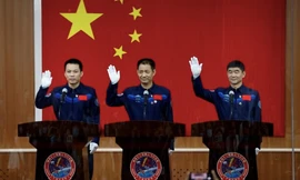 Nhóm 3 phi hành gia được đưa lên trạm vũ trụ của Trung Quốc trong ngày 17/6. (Ảnh: Xinhua)