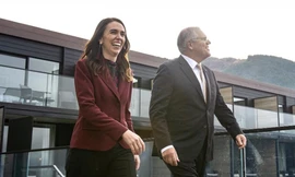 Thủ tướng New Zealand Jacinda Ardern và Thủ tướng Úc Scott Morrison sau cuộc gặp ngày 31/5. (Ảnh: CNN)