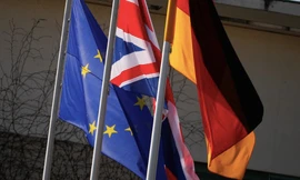 Quốc kỳ của Anh, Đức và EU. (Ảnh: Reuters)