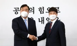 Đại sứ Trung Quốc tại Hàn Quốc Xing Haiming (trái). 