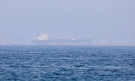 Tàu Mercer Street của Israel trên vùng biển gần cảng Fujairah của UAE ngày 3/8. (Ảnh: Reuters)