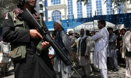 Các tay súng Taliban trên đường phố Afghanistan ngày 4/9. (Ảnh: Reuters)