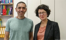 Vợ chồng TS Sahin và Tureci. (Ảnh: DW)