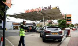 Một trạm xăng ở London. (Ảnh: Reuters)