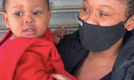 Chị Naledi Manyoni và con gái. (Ảnh: The Sun)