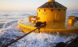 Chiếc phao khổng lồ vừa được Trung Quốc đưa ra biển Hoa Đông. (Ảnh: CAS)