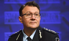 Cảnh sát trưởng liên bang Úc Reece Kershaw bị giả làm nhân vật âm mưu lật đổ chính phủ