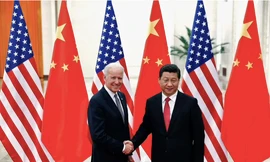 Ông Tập Cận Bình (phải) và ông Joe Biden trong một cuộc gặp năm 2013. (Ảnh: Reuters)