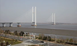 Cây cầu nối Trung Quốc với Triều Tiên qua sông Áp Lục. (Ảnh: Reuters)