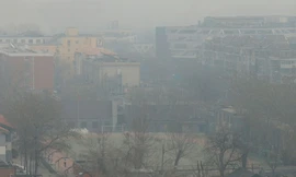 Khói mù dày đặc bao trùm thủ đô Bắc Kinh, Trung Quốc. (Ảnh: Reuters)