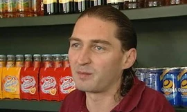 Anh bồi bàn được 'bo' 105 triệu đồng