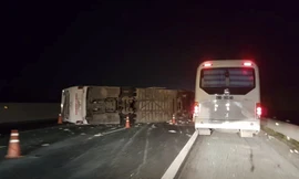 Hiện trường vụ lật xe