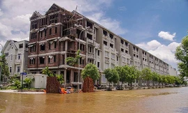 Nỗi lo trộm cắp, ngập nước ở 'làng' biệt thự triệu đô Hà Nội