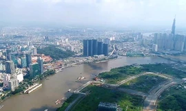 Hiện tất cả sự phát triển của TP đều dồn vào hạt nhân các quận trung tâm và Thủ Thiêm. Ảnh: QH.