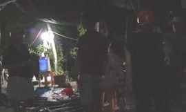 Người dân che bạt chặn lối ra vào công ty TNHH Thuần TTG.