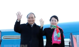 Thủ tướng Nguyễn Xuân Phúc và Phu nhân tại sân bay quốc tế Copenhagen. Ảnh: Thống Nhất/TTXVN.