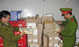 Thịt thối, mứt hết hạn hóa thành hàng nhập khẩu