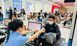 Ngày đầu bán vé tàu Tết: Xếp hàng từ 5h sáng, hơn 26.000 vé hết sạch trong 2 tiếng 