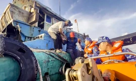 Clip cảnh sát biển cấp cứu ngư dân bị tai nạn lao động trên biển