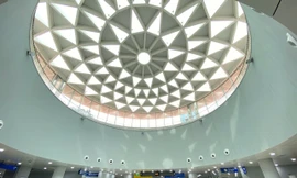 Cận cảnh ga ngầm lớn nhất tuyến metro số 1 cùng giếng trời hình hoa sen cao 6m